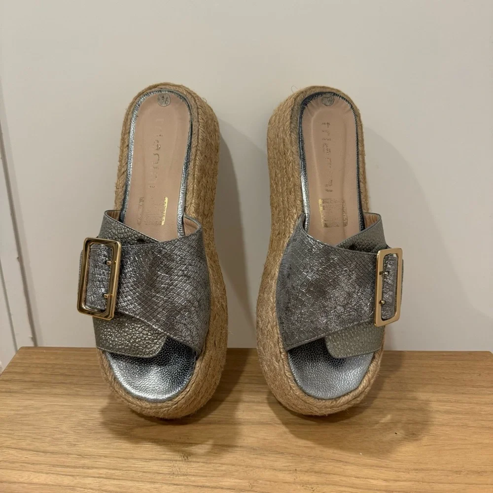 trianimi Platform size 38 / pair of silver espadrille sandals with a gold buckle